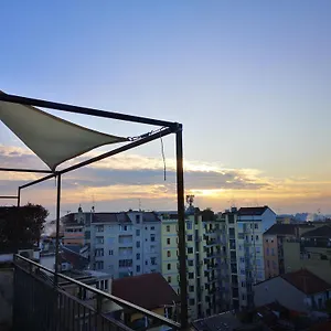Skyline In Citta Studi A 1 Minuto Dal Metro Con Terrazzo Wi-fi E Netflix , Mediolan Włochy