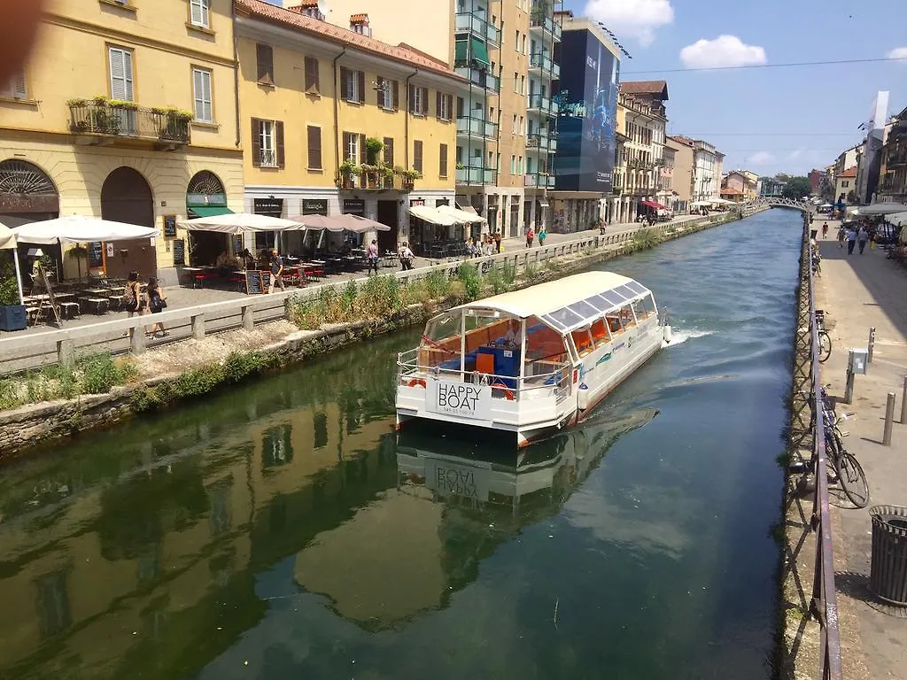 Apartment Lovelyloft - Alzaia Naviglio Milan Italy